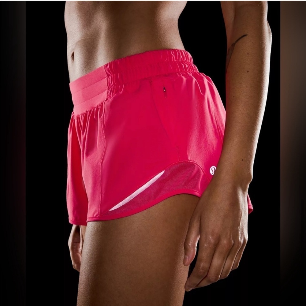 NWT Lululemon Hotty Hot Low Rise Short- 2.5" with liner in Lipgloss